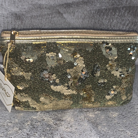 🆕- Glamorous Gold Sequin Cosmetic Bag - Picture 3 of 8